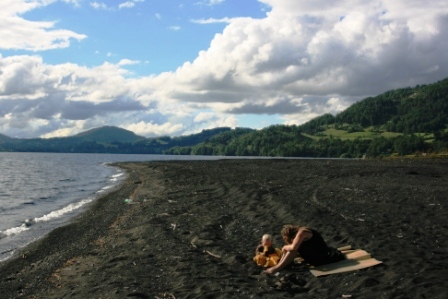 Britta und Sivian am Strand